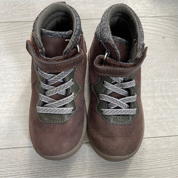 OshKosh B'Gosh Boy's Everest Everplay Fashion Boot size 8 - Picture 2 of 10